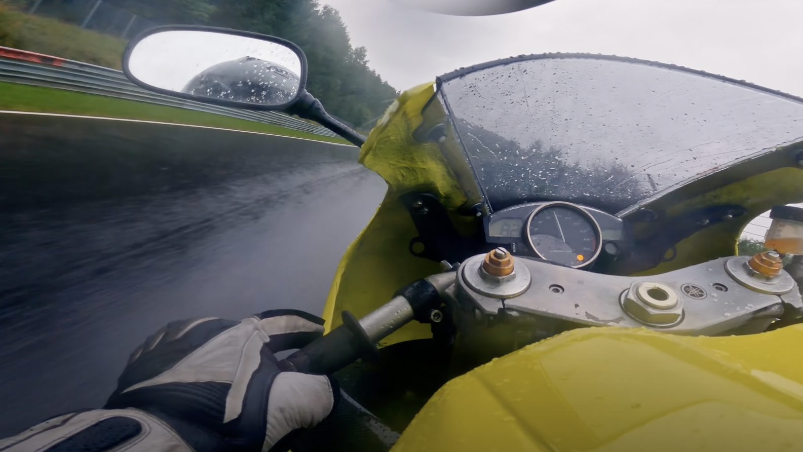 Andy Carlile, lap of the Nordschleife, Yamaha R1